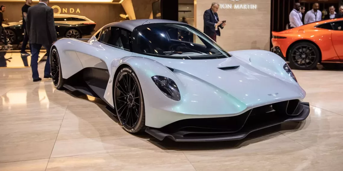 Aston Martin Valhalla on Dramaattinen 937 Hevosvoiman Hybridisuperauto